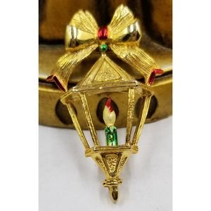 Vintage 3-D Christmas Lantern Goldtone Pin Signed Gerry's